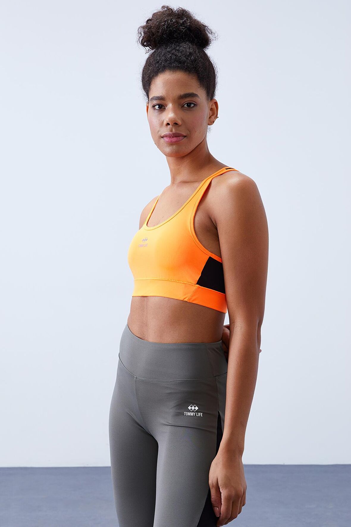 Tommy Life Neon Oranj Çapraz Sırt Detaylı Slim Fit U Yaka Pedli Kadın Spor Büstiyer - 97121 | M