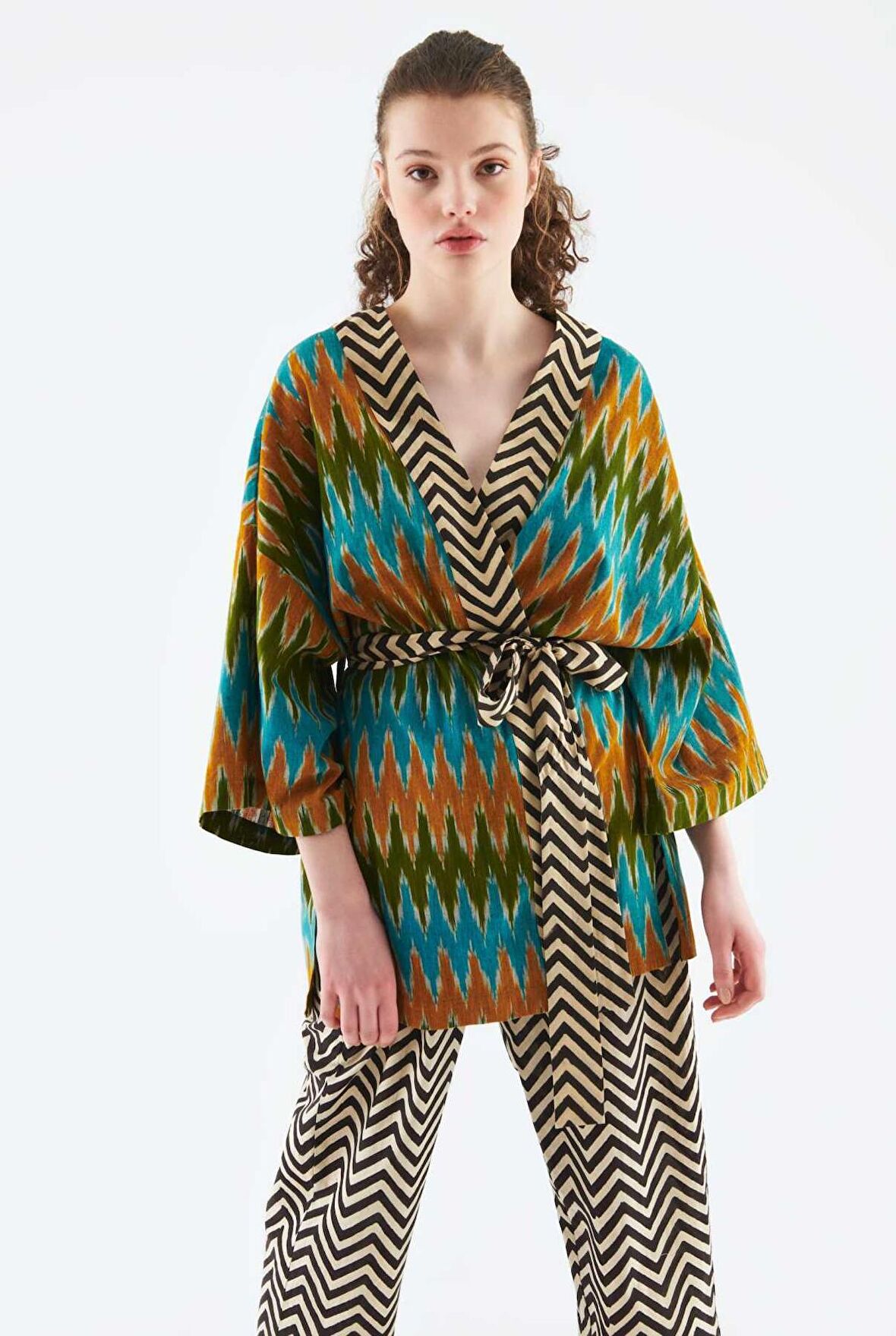 Kuşaklı Zigzag Desenli Kimono Standart Renk
