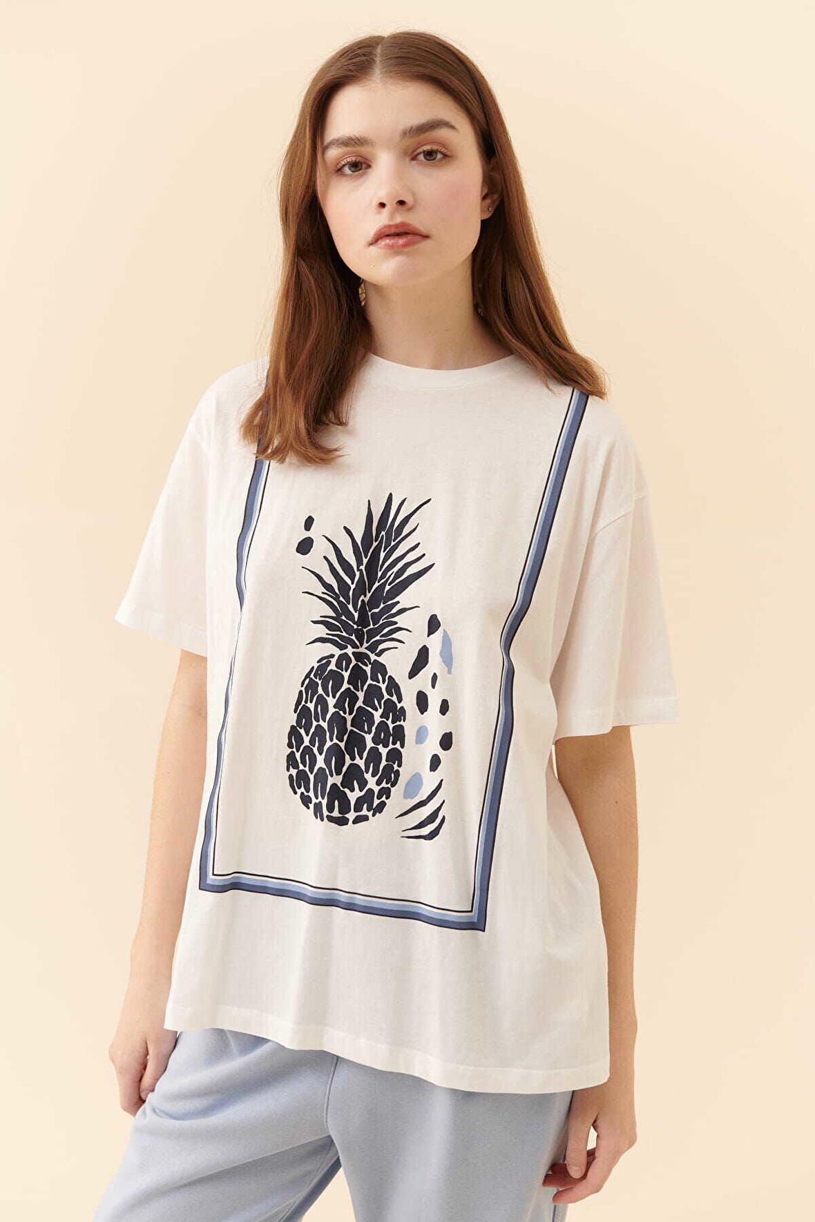 O Yaka Baskılı T-Shirt   Beyaz