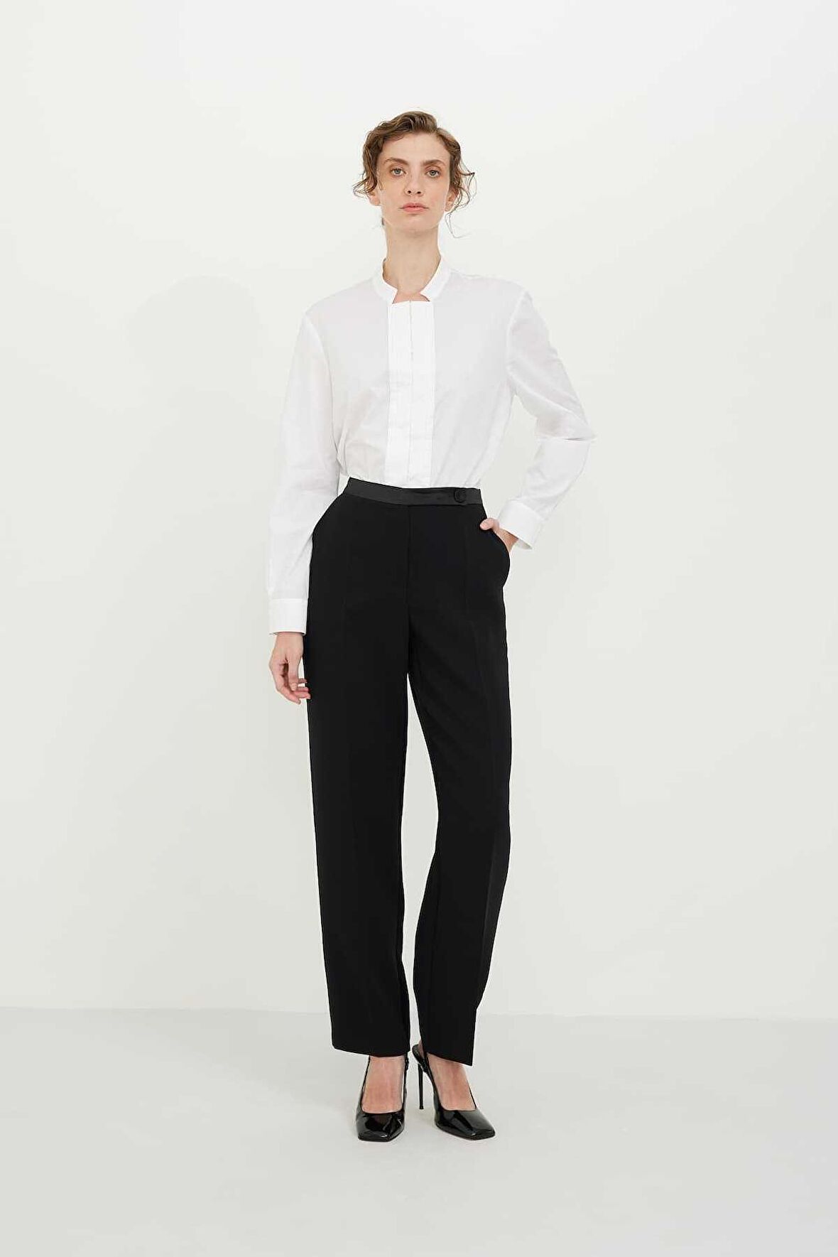 Beli Saten Kemerli Havuç Crep Pantolon Siyah