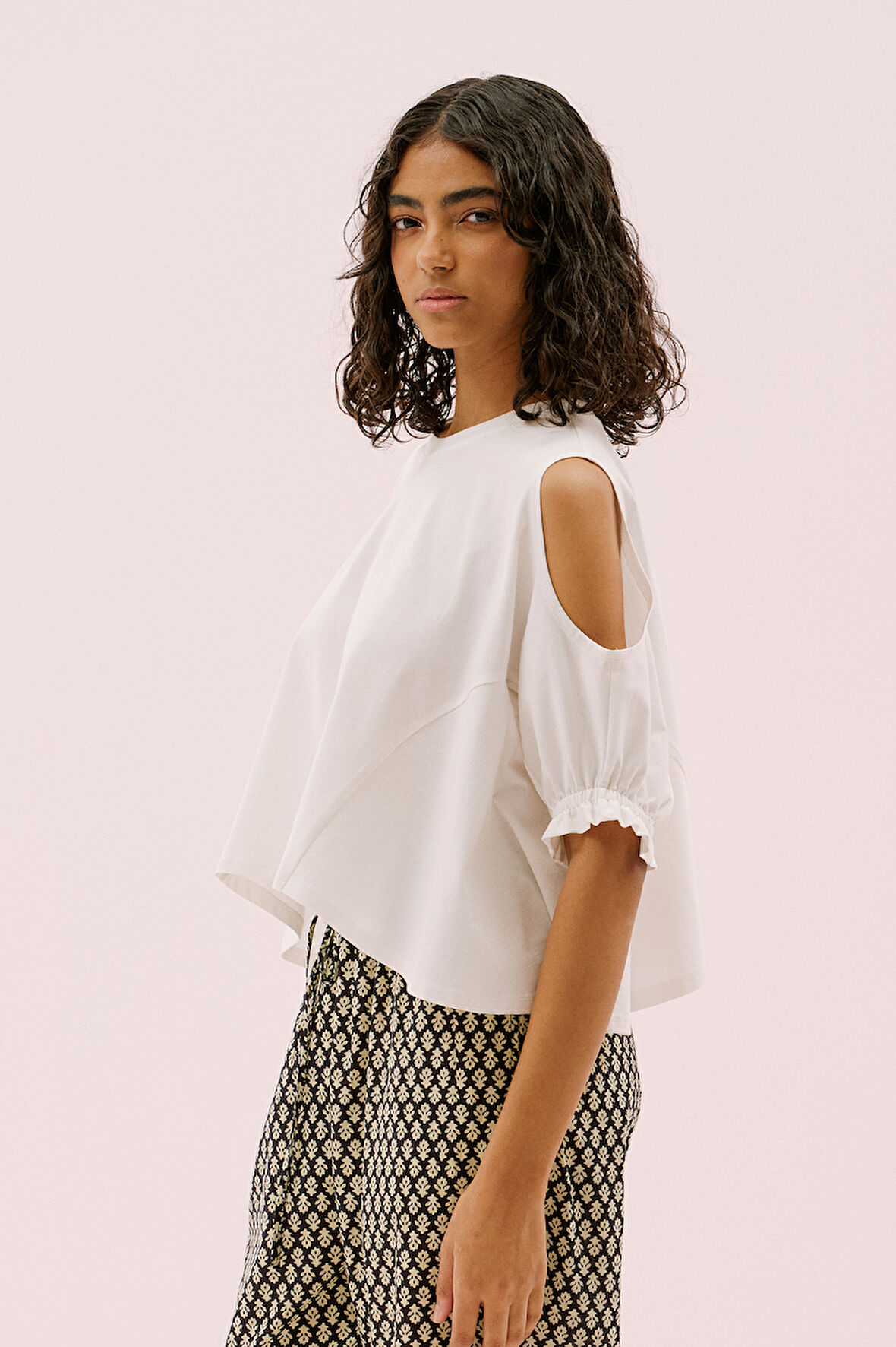 Cut Out Detaylı Karpuz Kol T-shirt Ekru