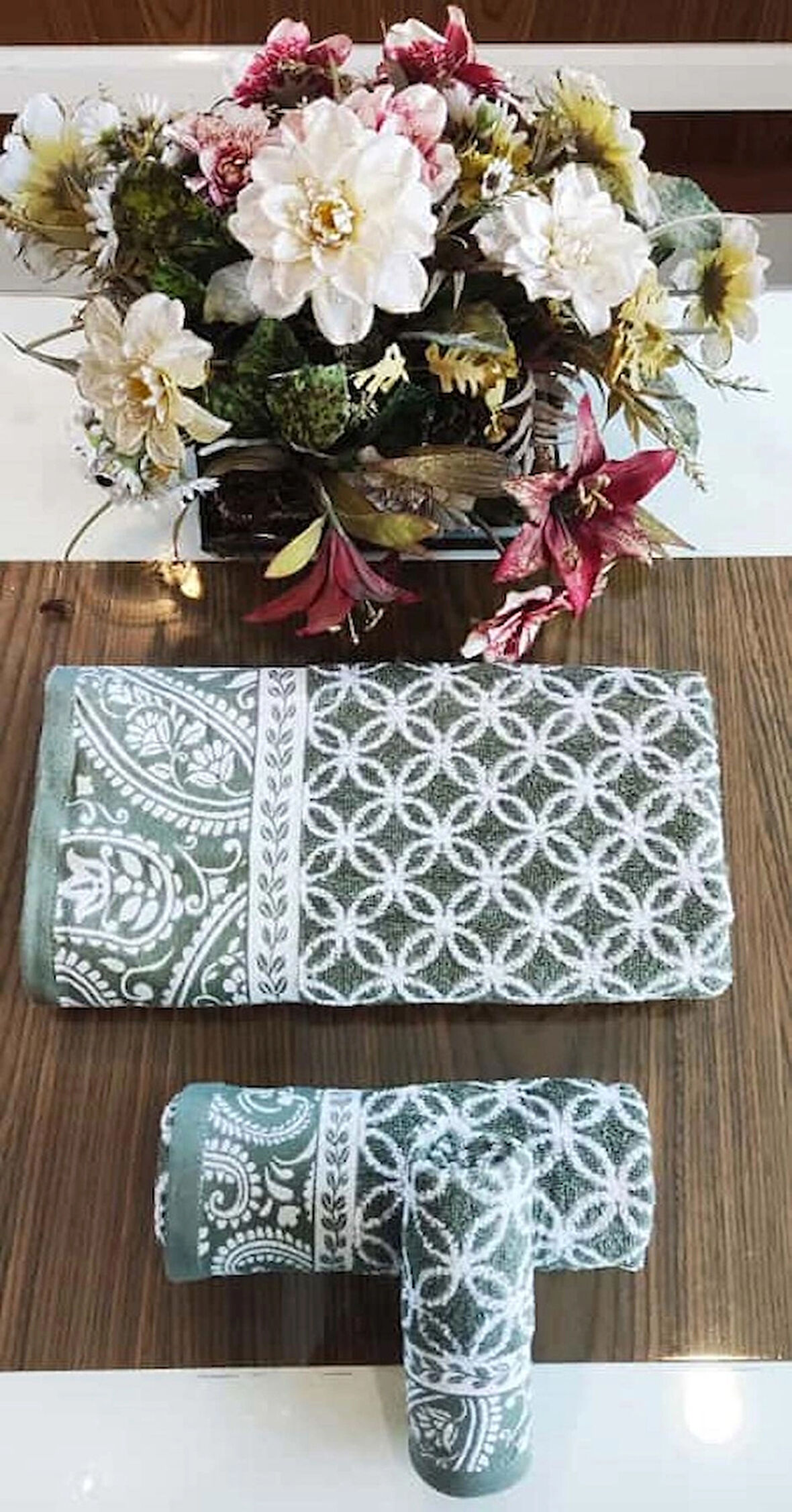 (El ve yüz Havlusu Hediyeli) (1adet) Bukle Coton 70x140 cm. Banyo havlusu