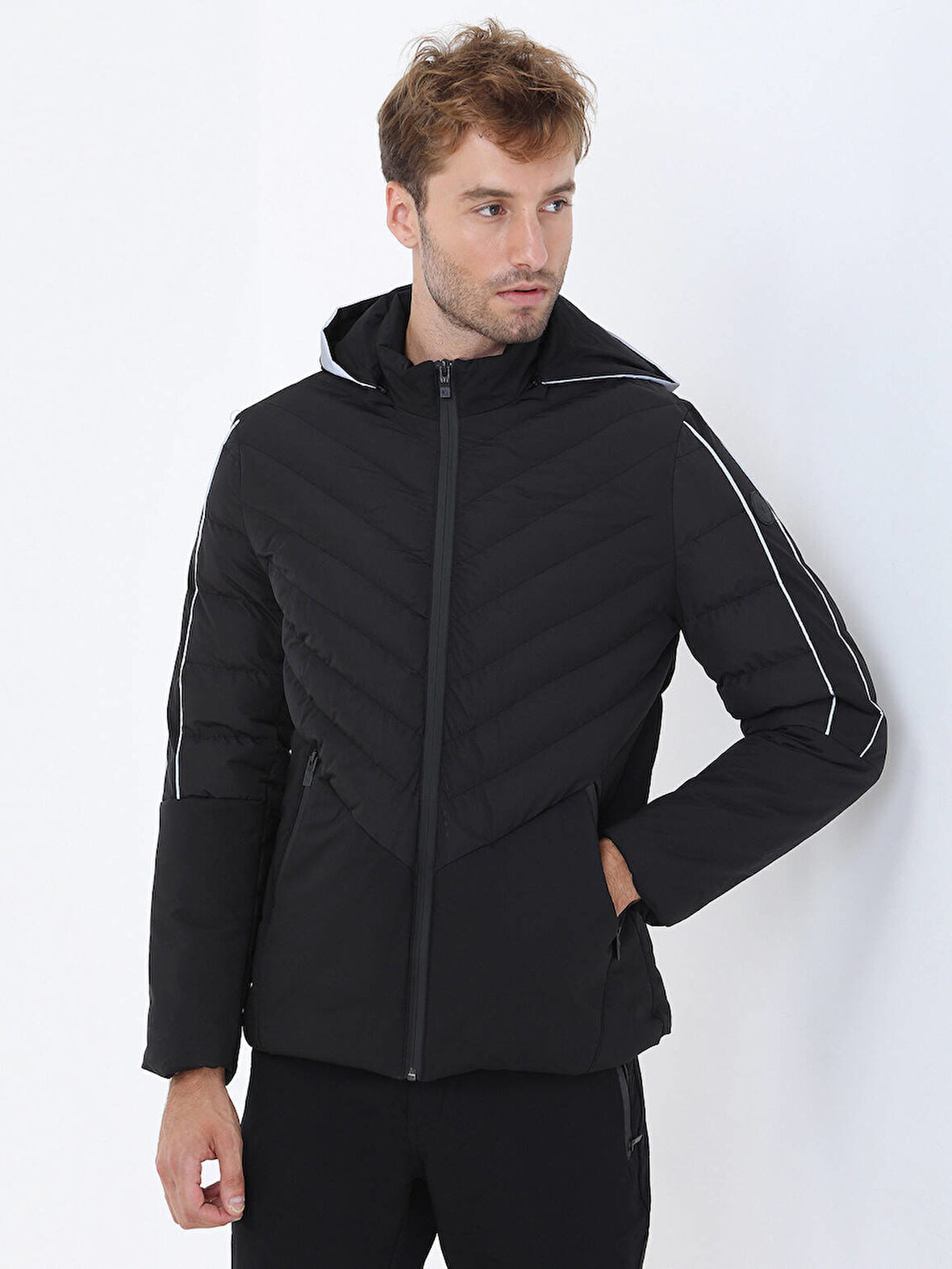Siyah Regular Fit Kapüşonlu Casual Dokuma Mont