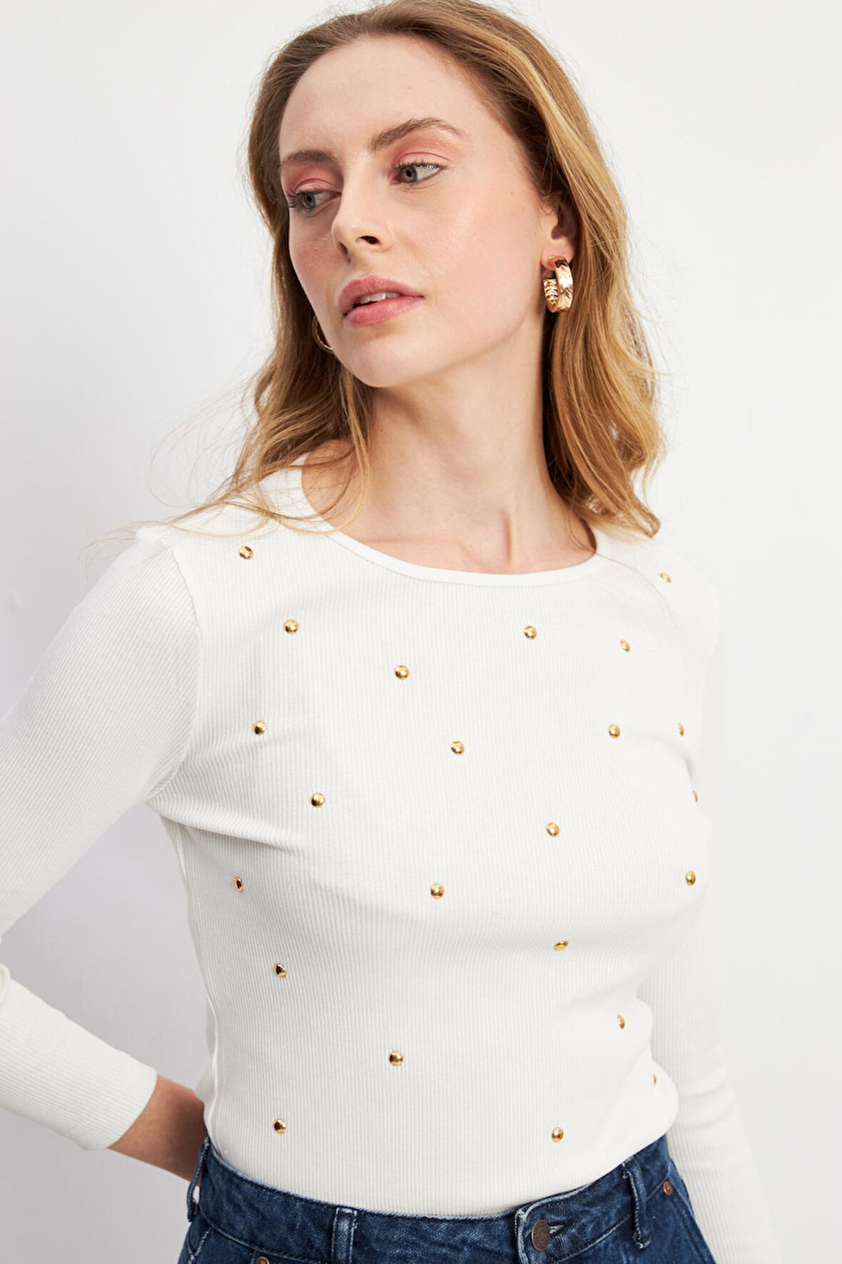 Önü Sarı Metal Boncuklu Uzun Kollu Yuvarlak Yaka Bluz