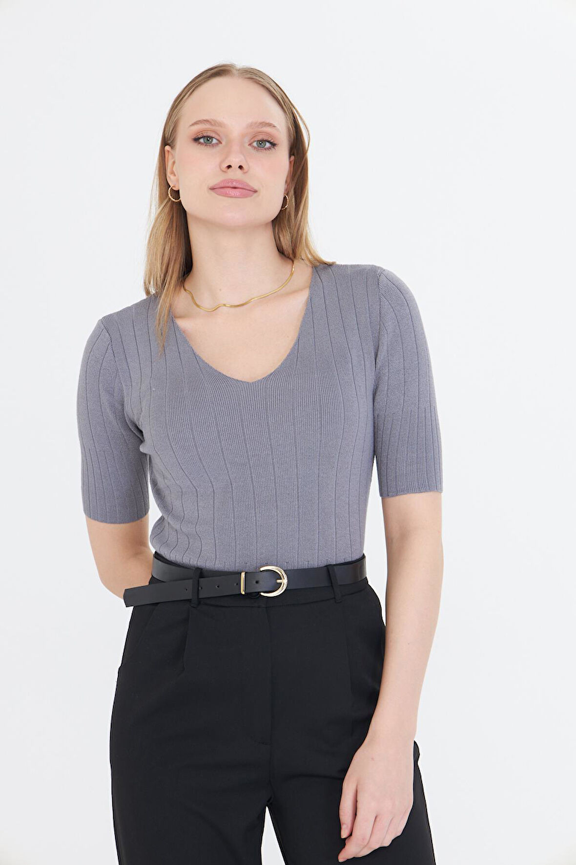 V Yaka Kısa Kol Triko Kazak