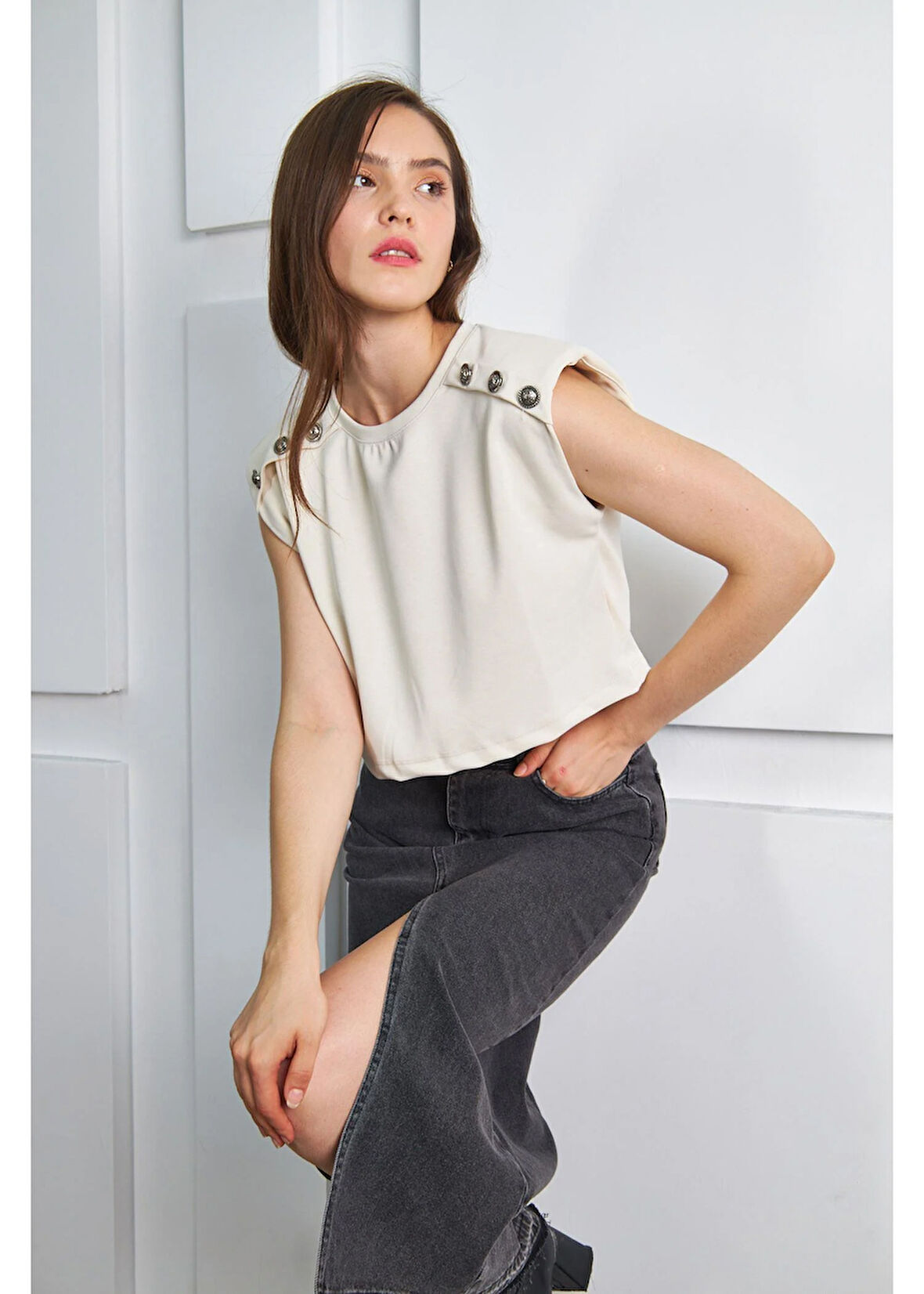 Düğmeli Sıfır Kol Modal Crop Bluz