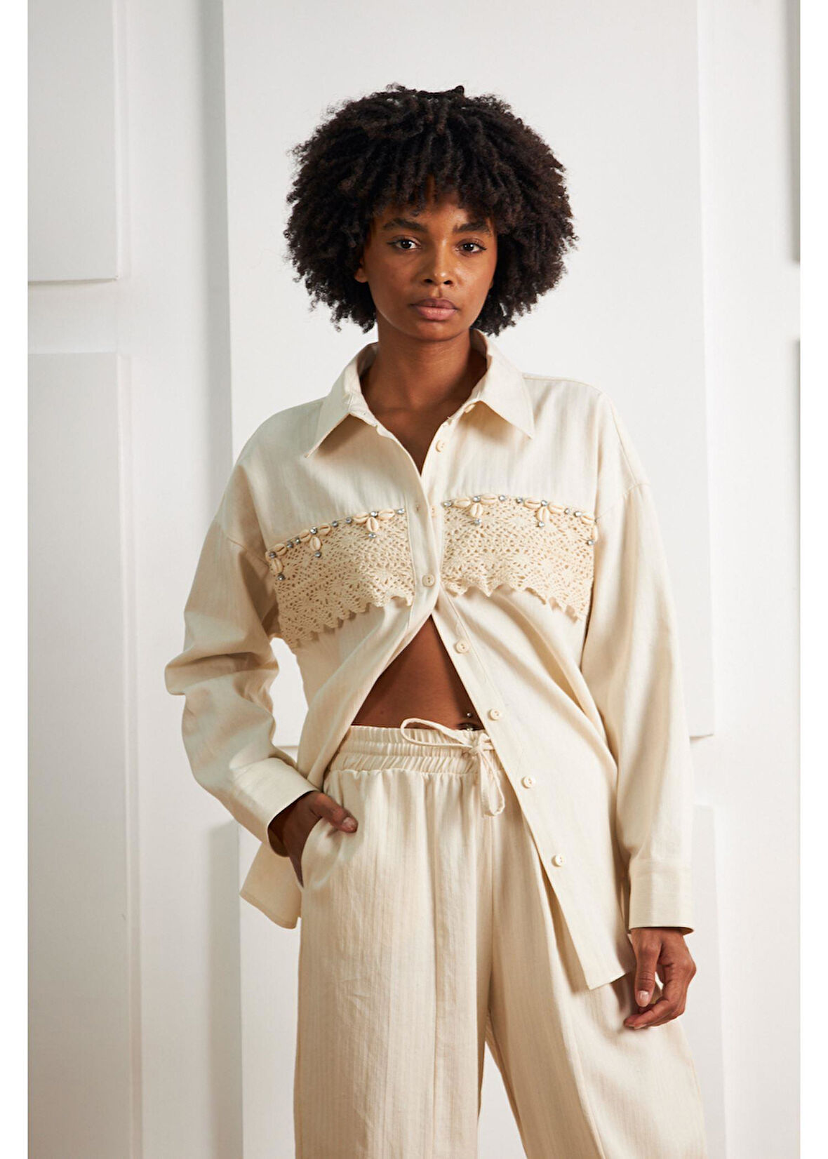 Önü Dantelli Balıksırtı Gabardin Gömlek 