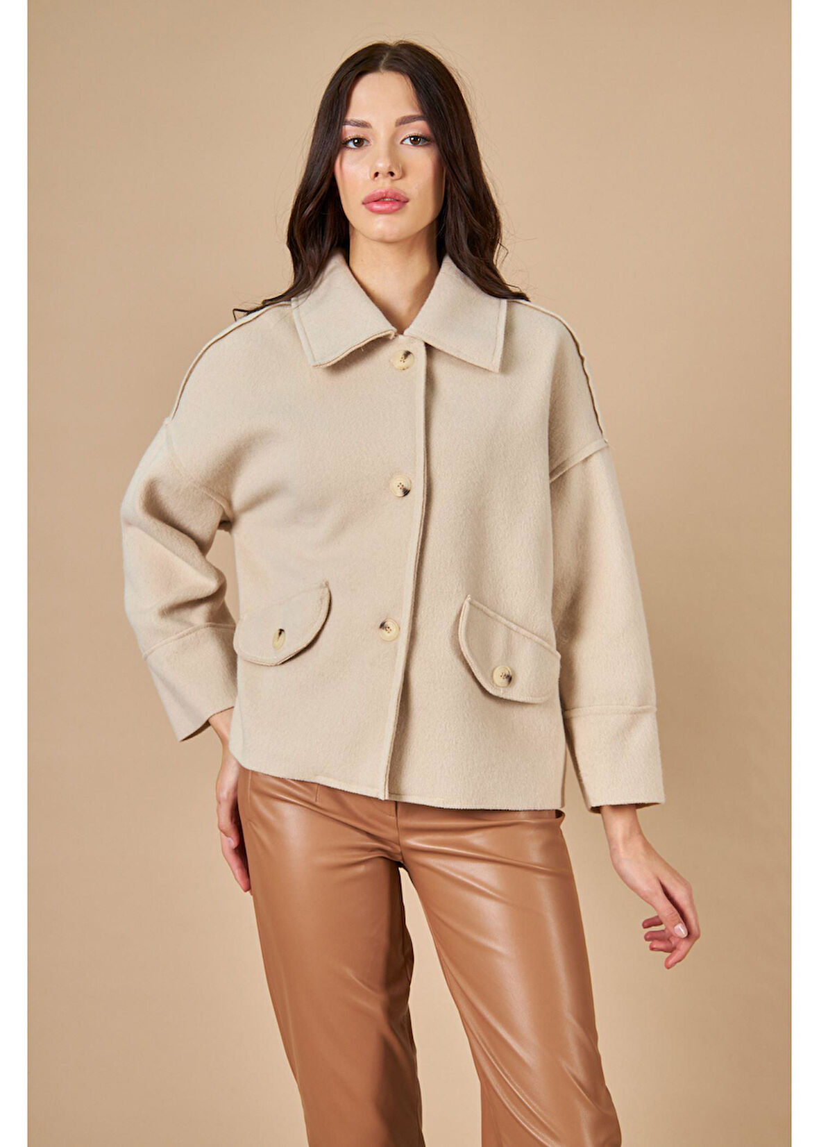 Cep Kapaklı Düğmeli Kaşe Kısa Kaban