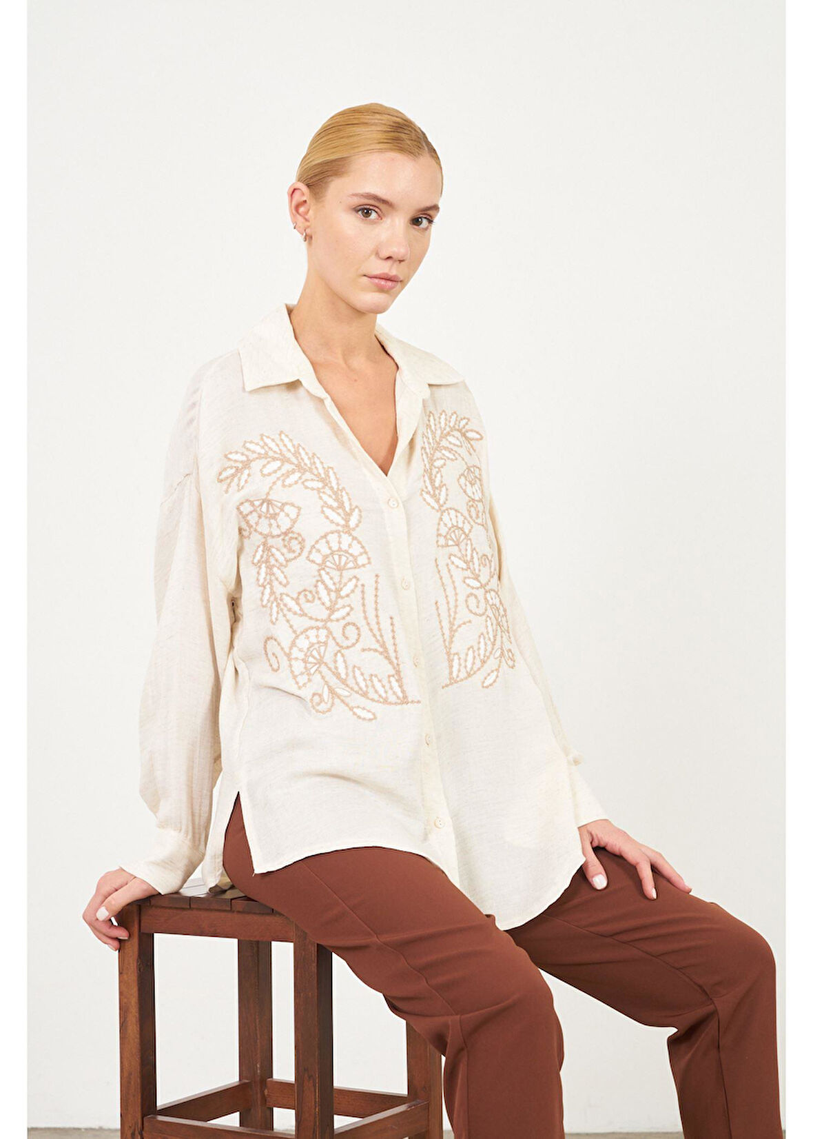 Nakışlı Müslin Keten Görünümlü Gömlek 