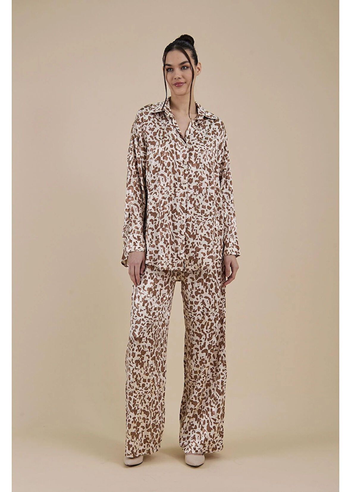 Jakarlı Empirme Saten Gömlek 