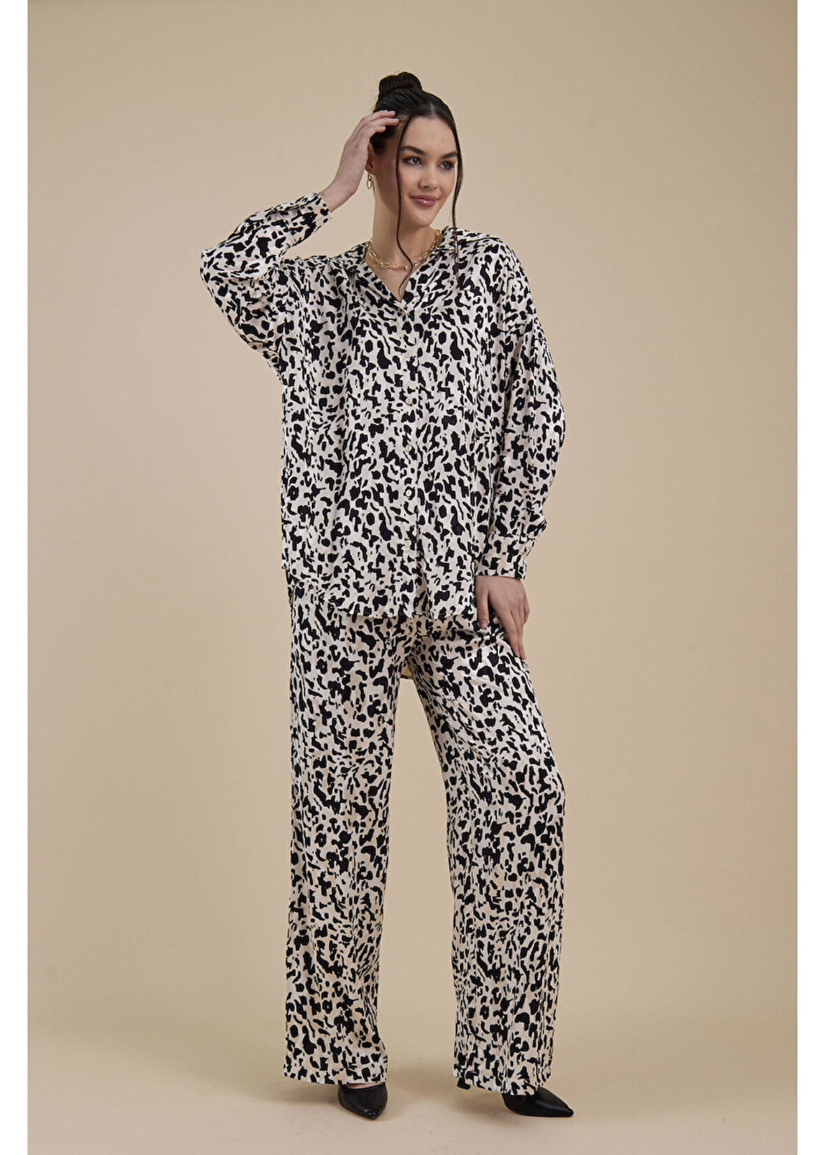 Jakarlı Empirme Saten Gömlek 