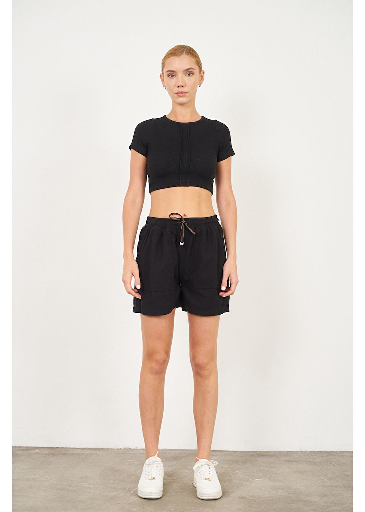 Basic Beli Lastikli Cep Detaylı Şort