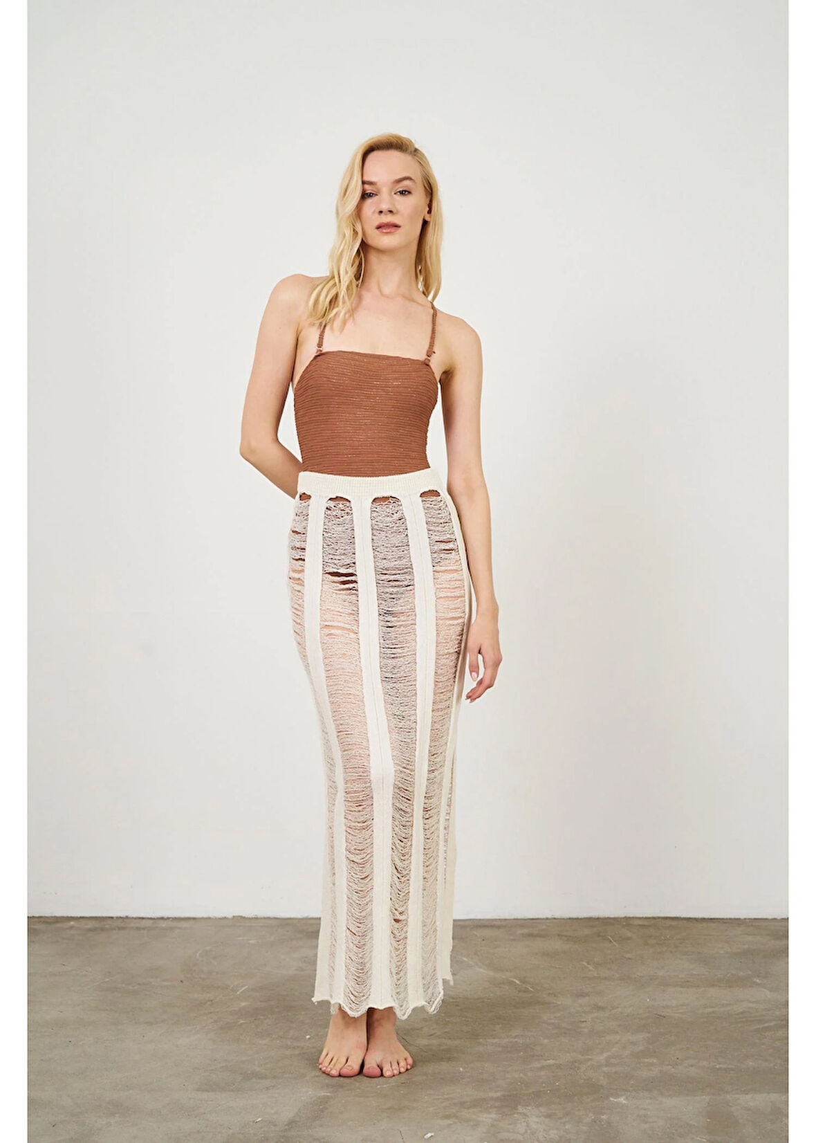 Çizgi Detay Yırtmaçlı Ajur Etek 