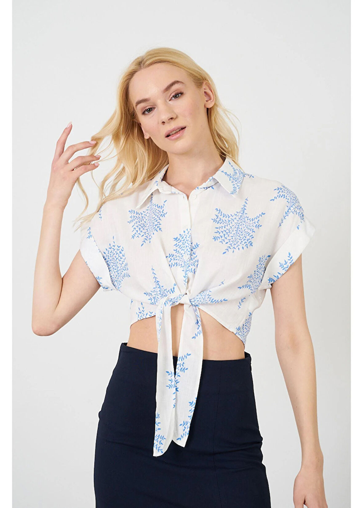 Önden Bağlamalı Baskılı Keten Görünümlü Gömlek 