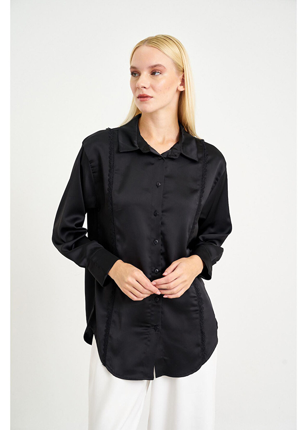Dantel Detaylı Saten Gömlek 