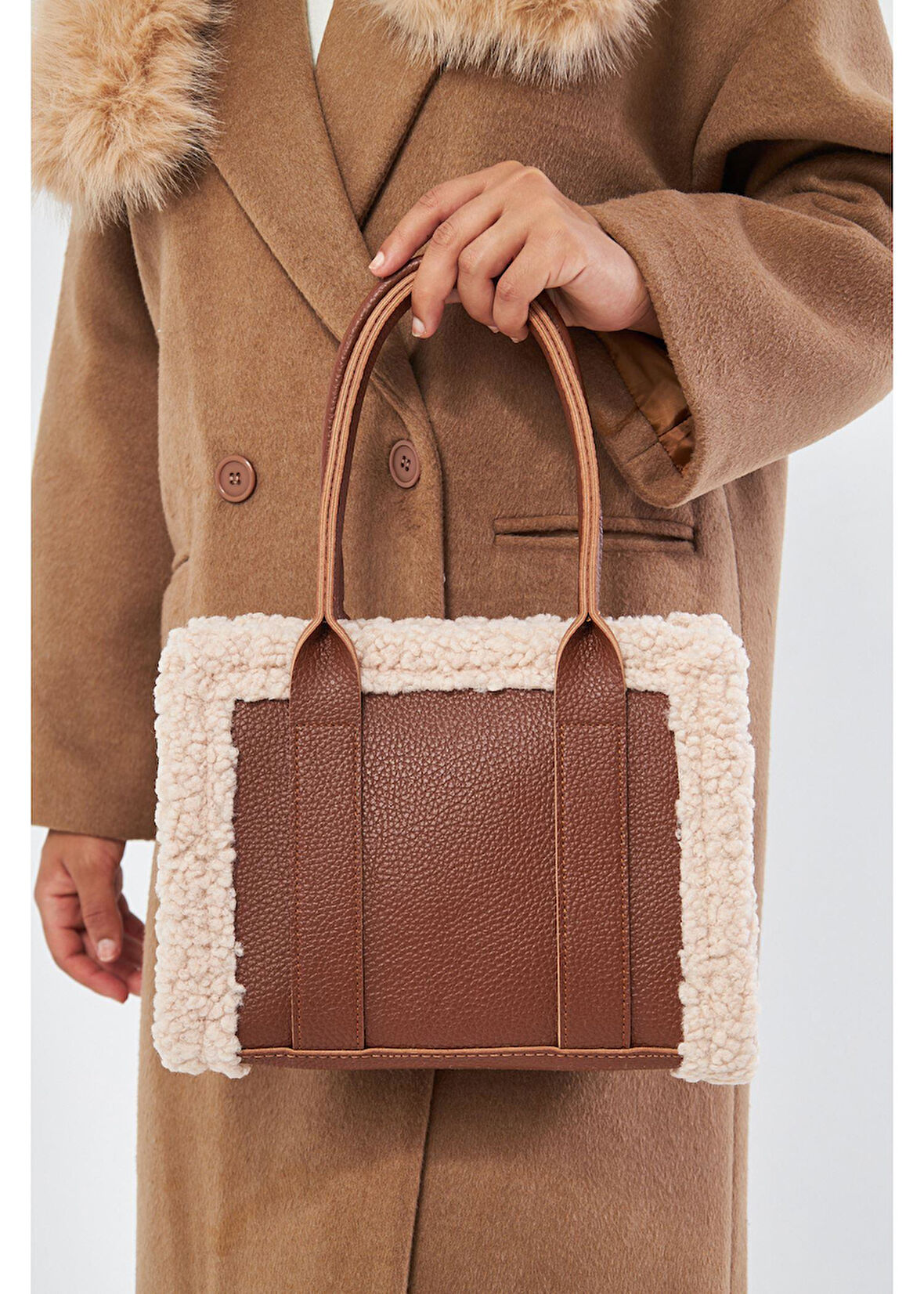 Peluş Detaylı Midi Çanta 