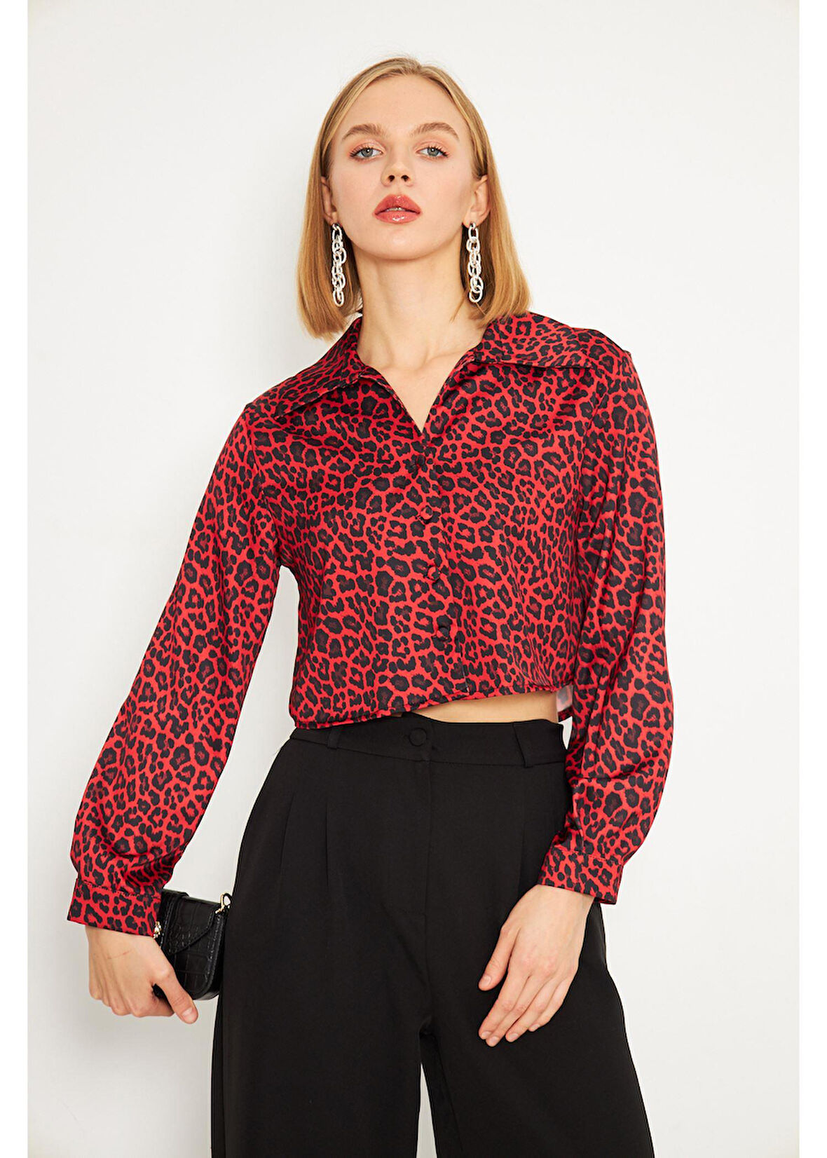 Kırmızı Leopar Desenli Kısa Saten Gömlek 