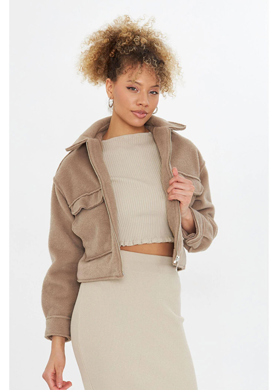 Önü Cepli Kısa Kaşe Mont