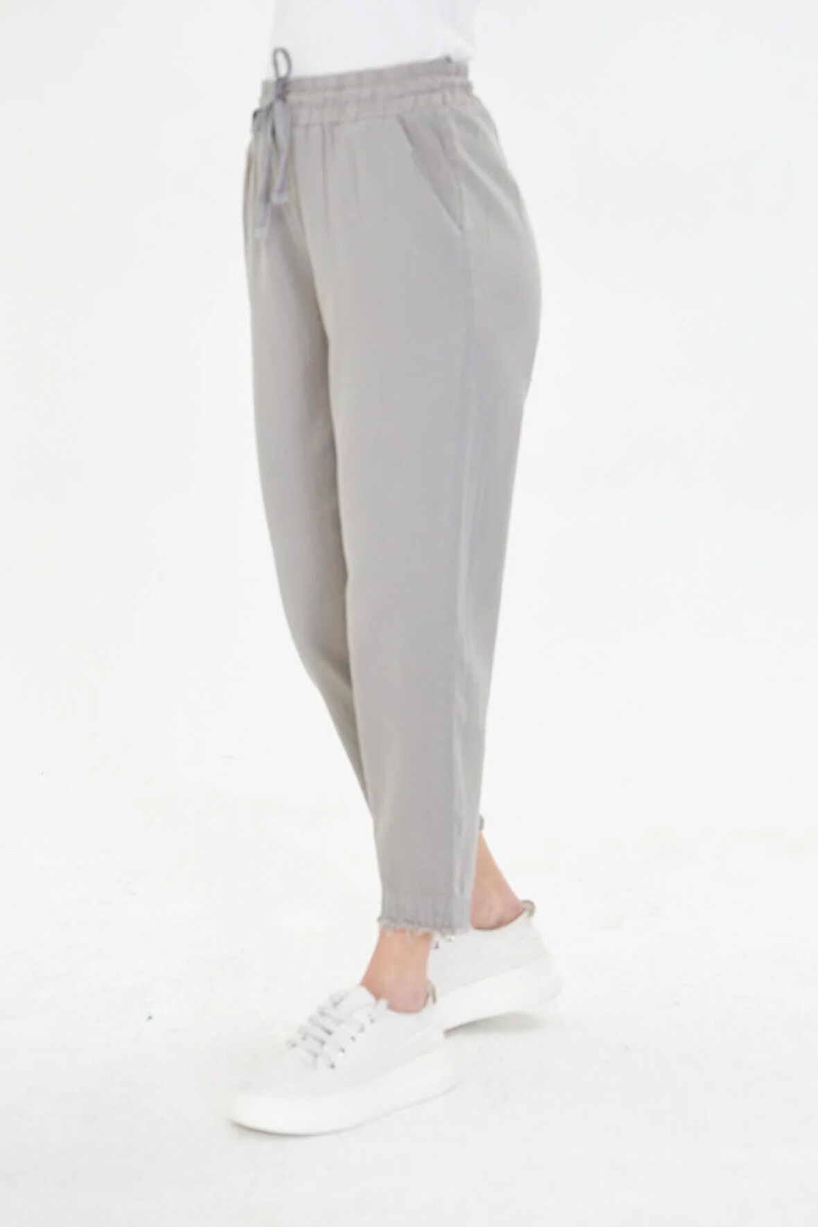 Paçası Püsküllü Pantolon 