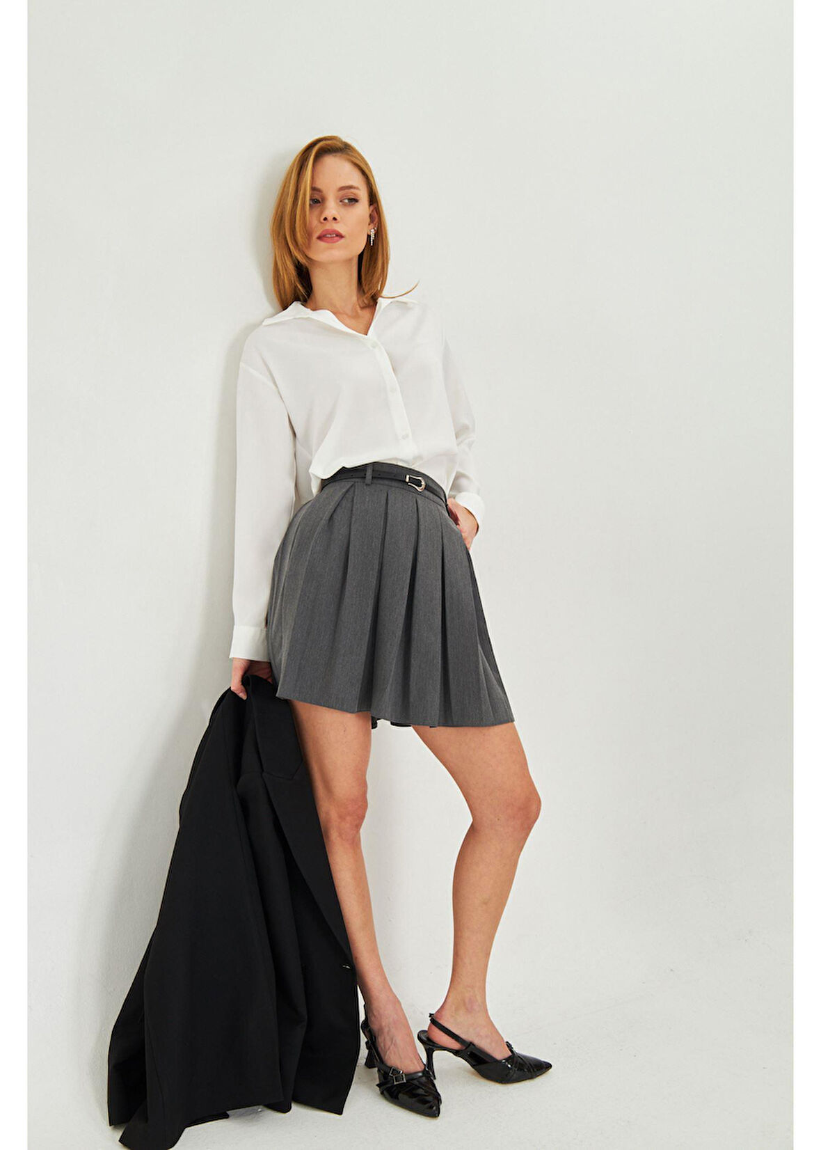 Deri Kemerli Pileli Kısa Etek 