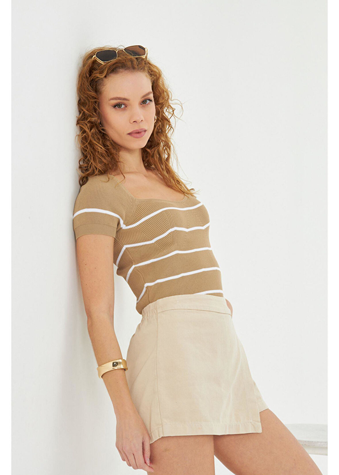 Geniş Yaka Çizgili Body 