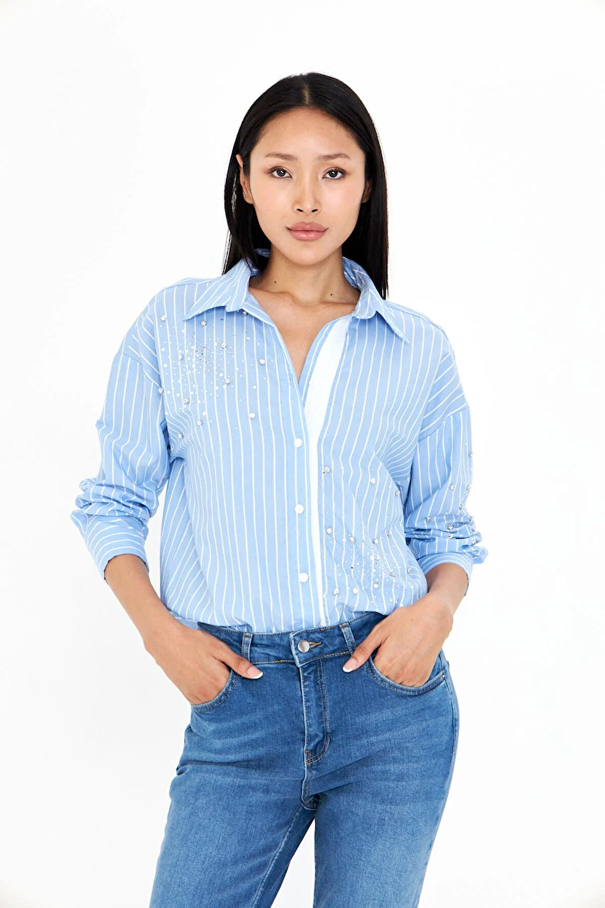 Kolu ve Önü Taşlı Çizgili Poplin Gömlek