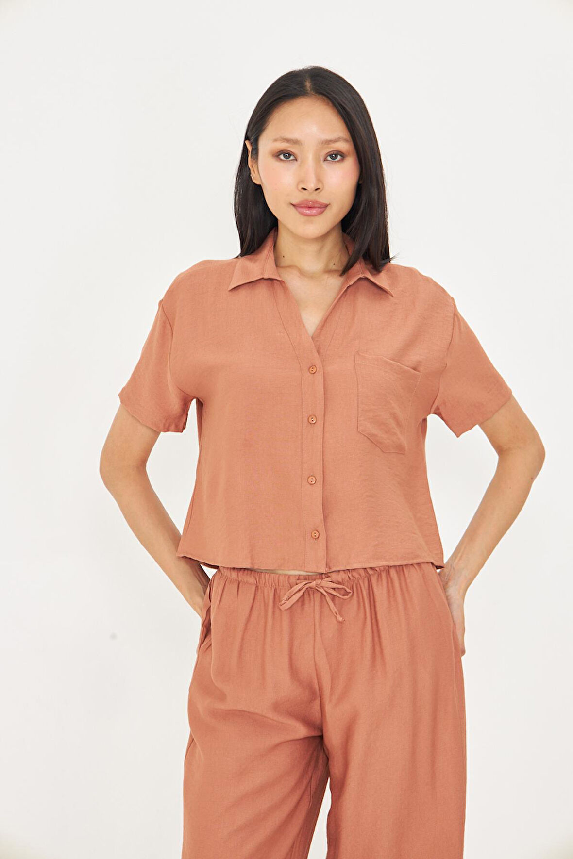 Cepli Kısa Keten Görünümlü Gömlek