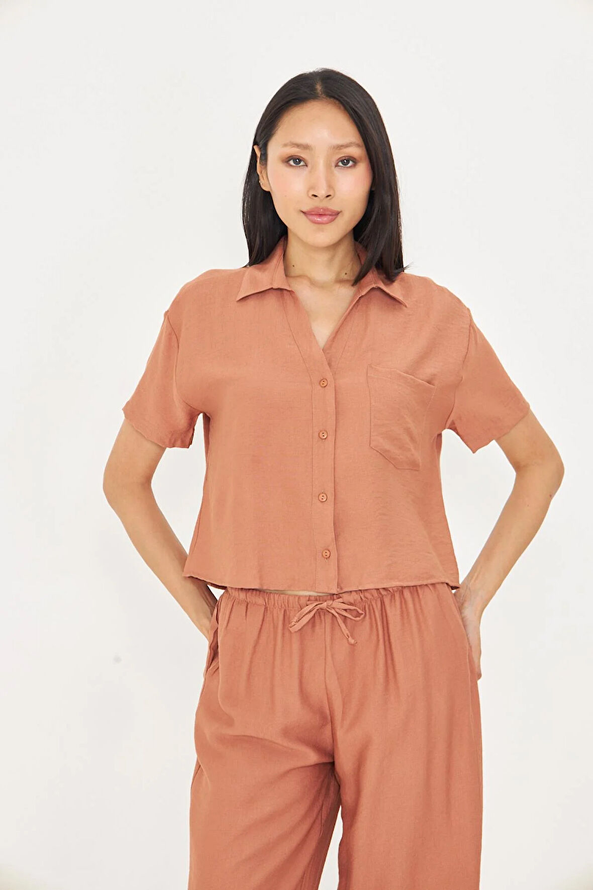 Cepli Kısa Keten Görünümlü Gömlek