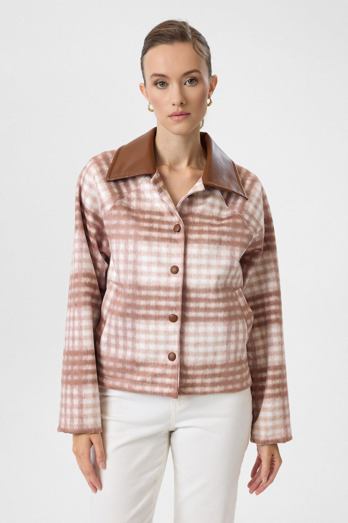 Deri Yakalı Süet Gömlek