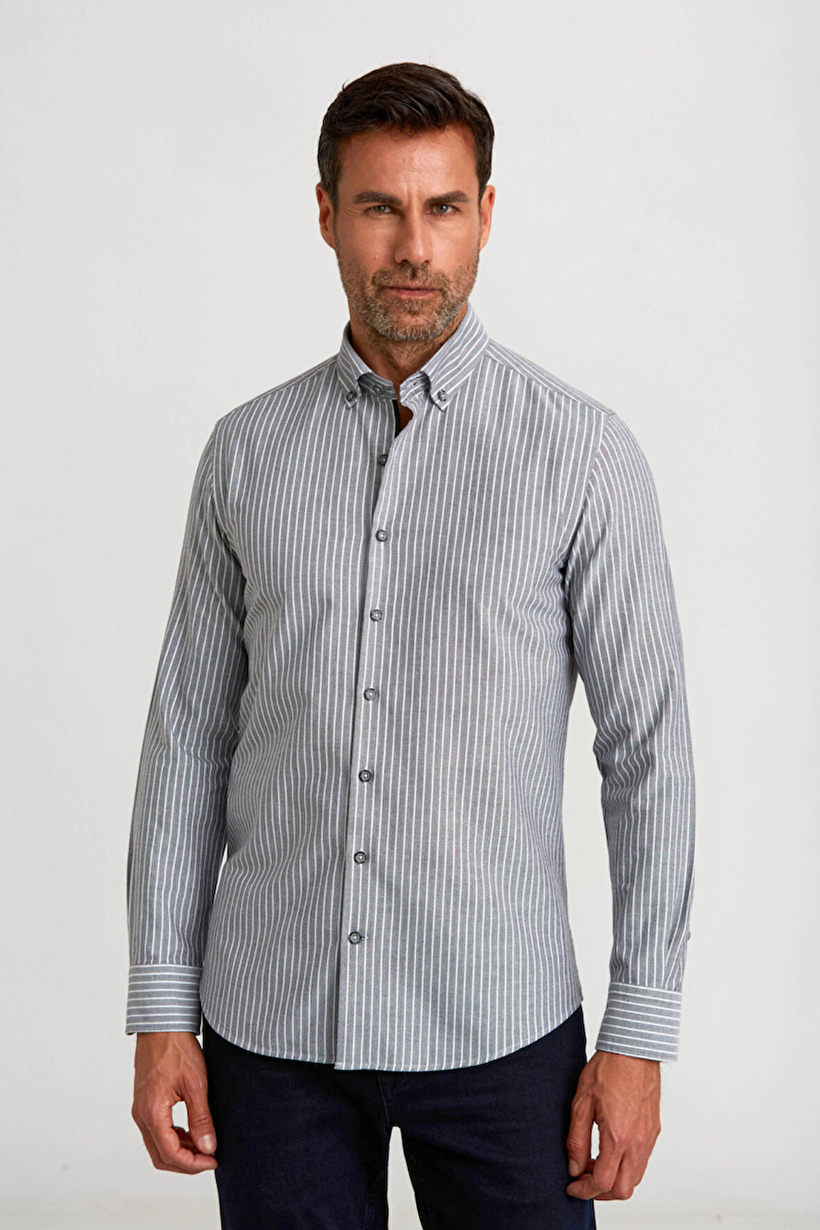 Bisse Modern Fit Düğmeli Yaka Çizgili Siyah Spor Erkek Gömlek GMCZG1622300205_D99