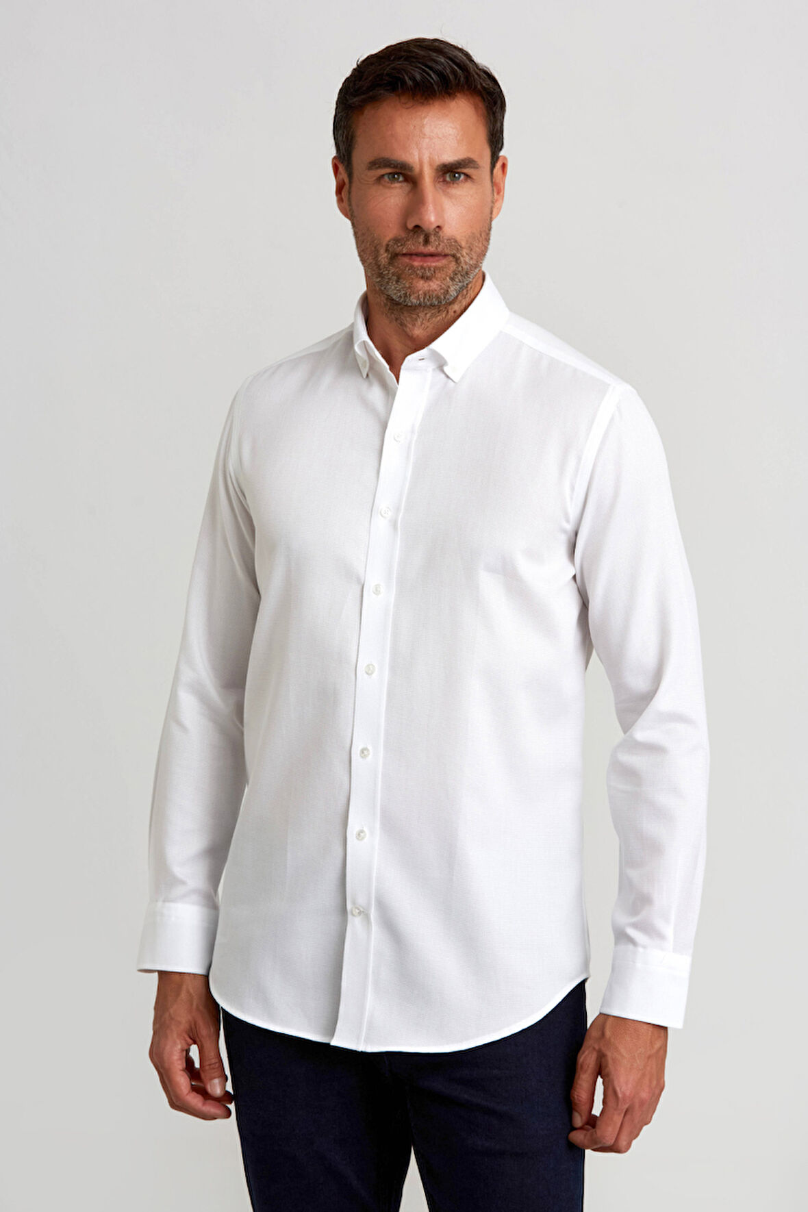 Bisse Modern Fit Paşa Yaka Düğmeli Beyaz Spor Erkek Gömlek GMARS0422301213_D01