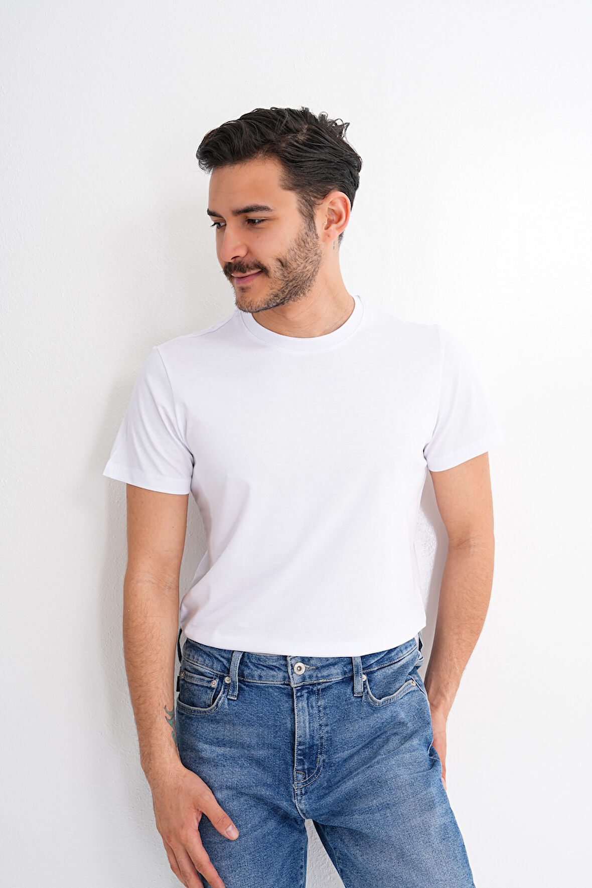Basics&More Erkek Pamuklu Bisiklet Yaka T-Shirt - Rahat, Şık ve Zamansız Tasarım 20801