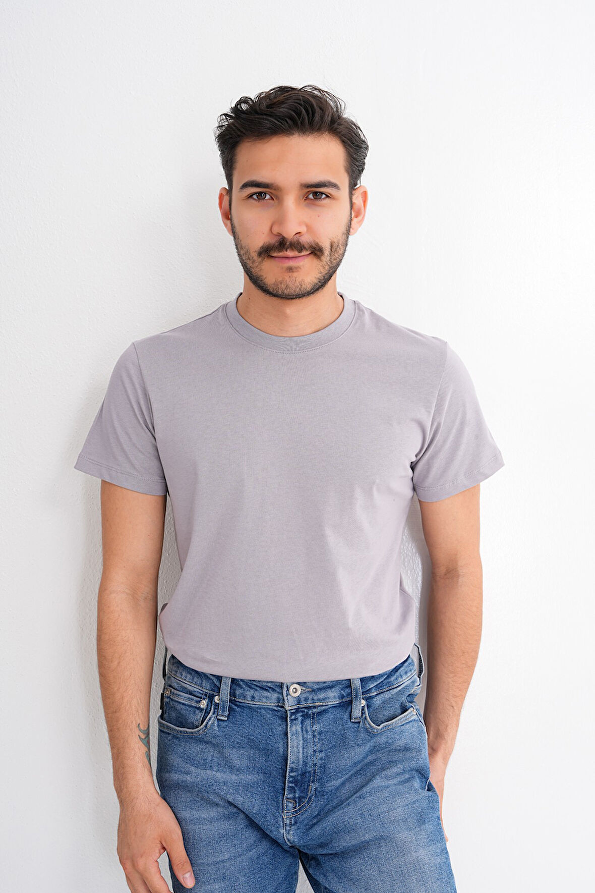 Basics&More Erkek Pamuklu Bisiklet Yaka T-Shirt - Rahat, Şık ve Zamansız Tasarım 20801