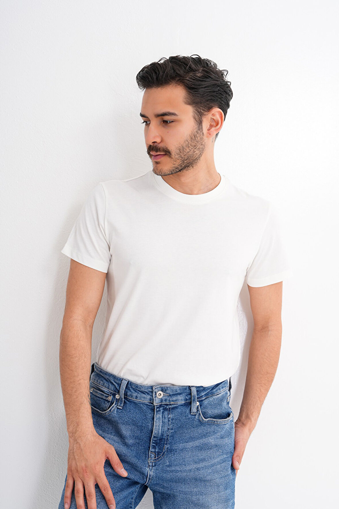 Basics&More Erkek Pamuklu Bisiklet Yaka T-Shirt - Rahat, Şık ve Zamansız Tasarım 20801
