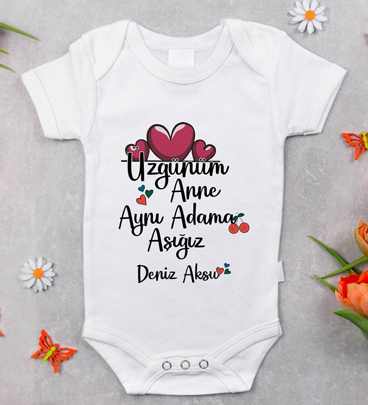 BK Kids İsimli Aynı Adama Aşığız Tasarımlı Bebek Body Zıbın - Model 1