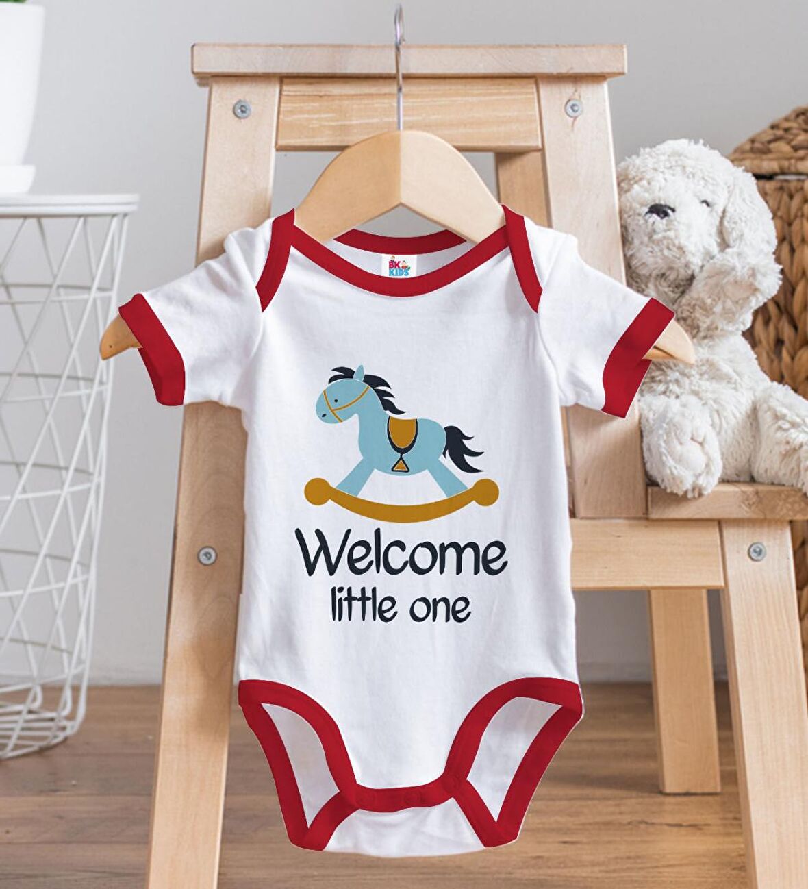 BK Kids Welcome Little One Tasarımlı Kırmızı Bebek Body Zıbın ve Mama Önlüğü Hediye Seti-1