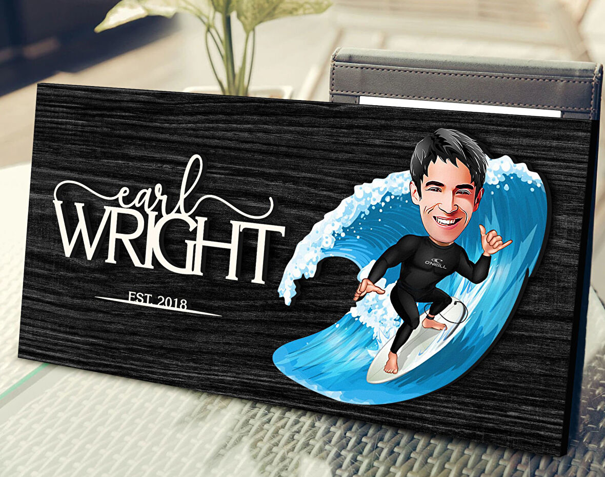 BK Gift Kişiye Özel Sörfçü Karikatürlü Kabartma Figürlü Ahşap Tablo, Duvar Dekoru, Arkadaşa Hediye, Özel Tasarım Ev Hediyesi-1