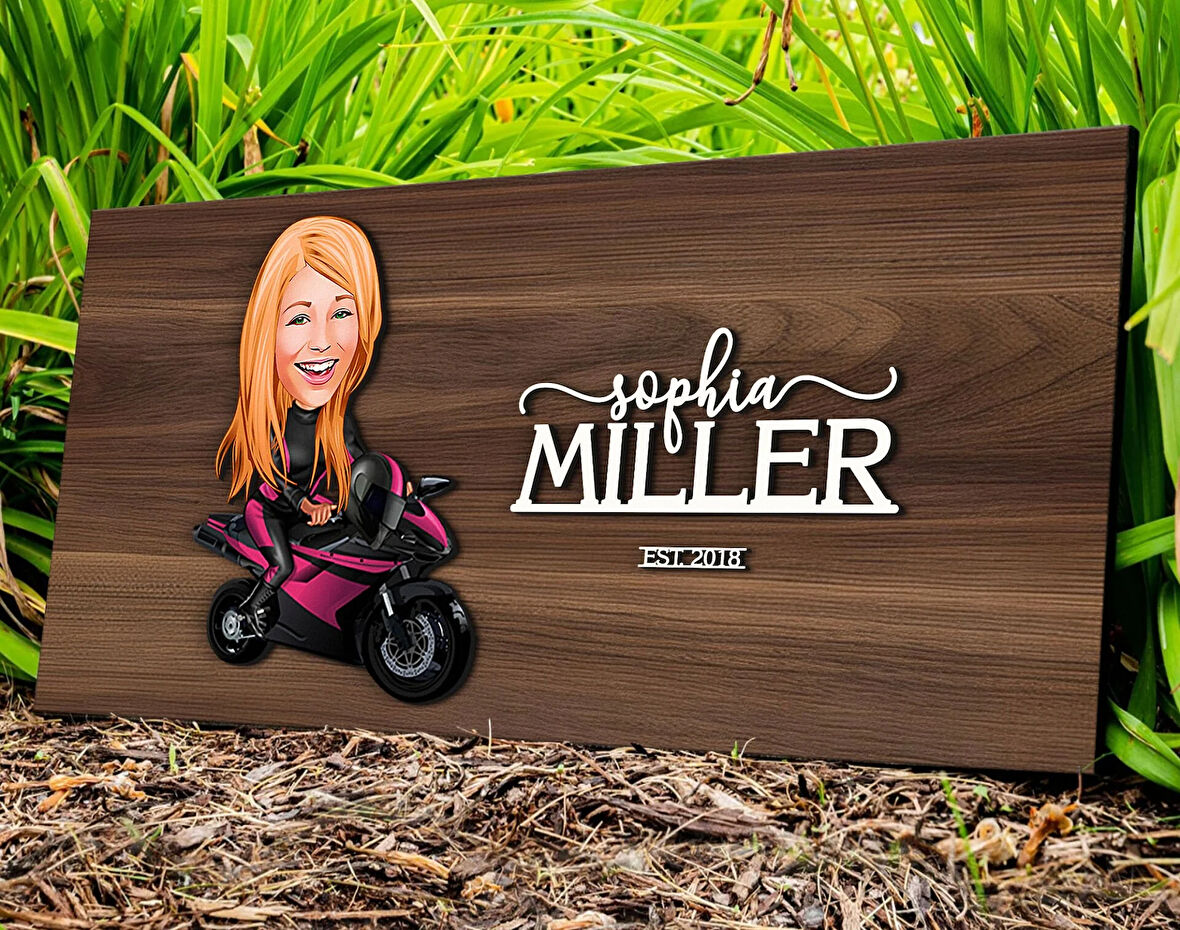 BK Gift Kişiye Özel Kadın Motorcu Karikatürlü Kabartma Tasarım Antik Ceviz Ahşap Tabela-1, Dekoratif Tabela, Rustik Ev Dekorasyonu,Duvar Dekoru