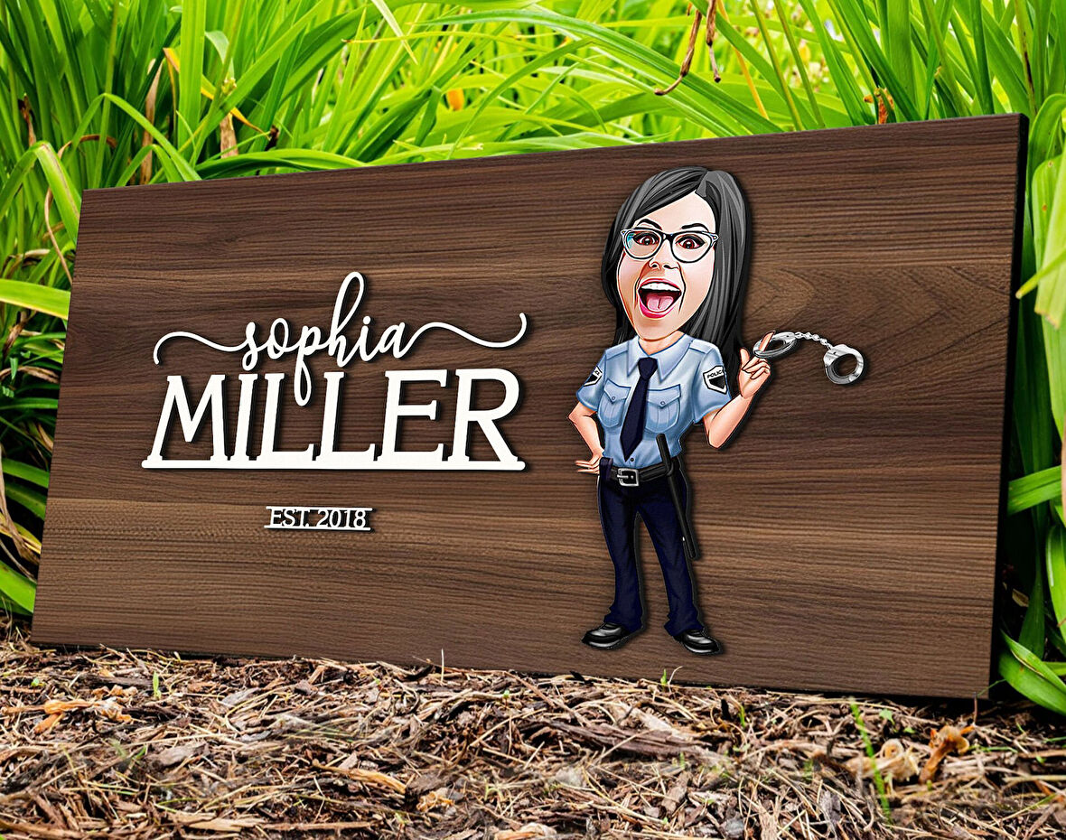 BK Gift Kişiye Özel Kadın Polis Karikatürlü Kabartma Tasarım Antik Ceviz Ahşap Tabela-1, Dekoratif Tabela, Rustik Ev Dekorasyonu,Duvar Dekoru