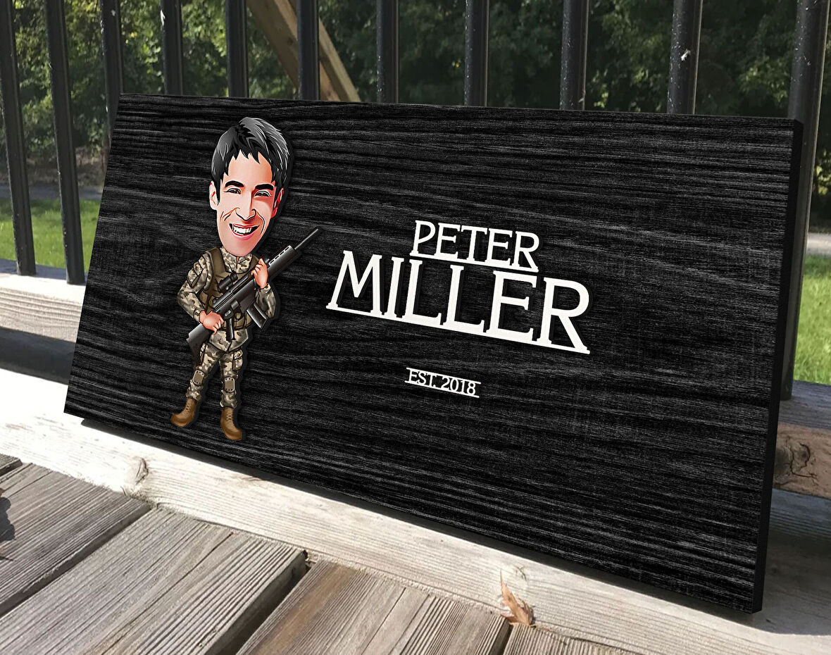 BK Gift Kişiye Özel Asker Karikatürlü Kabartma Tasarım Antik Siyah (Ebony) Ahşap Tabela-1, Dekoratif Tabela, Rustik Ev Dekorasyonu, Duvar Dekoru