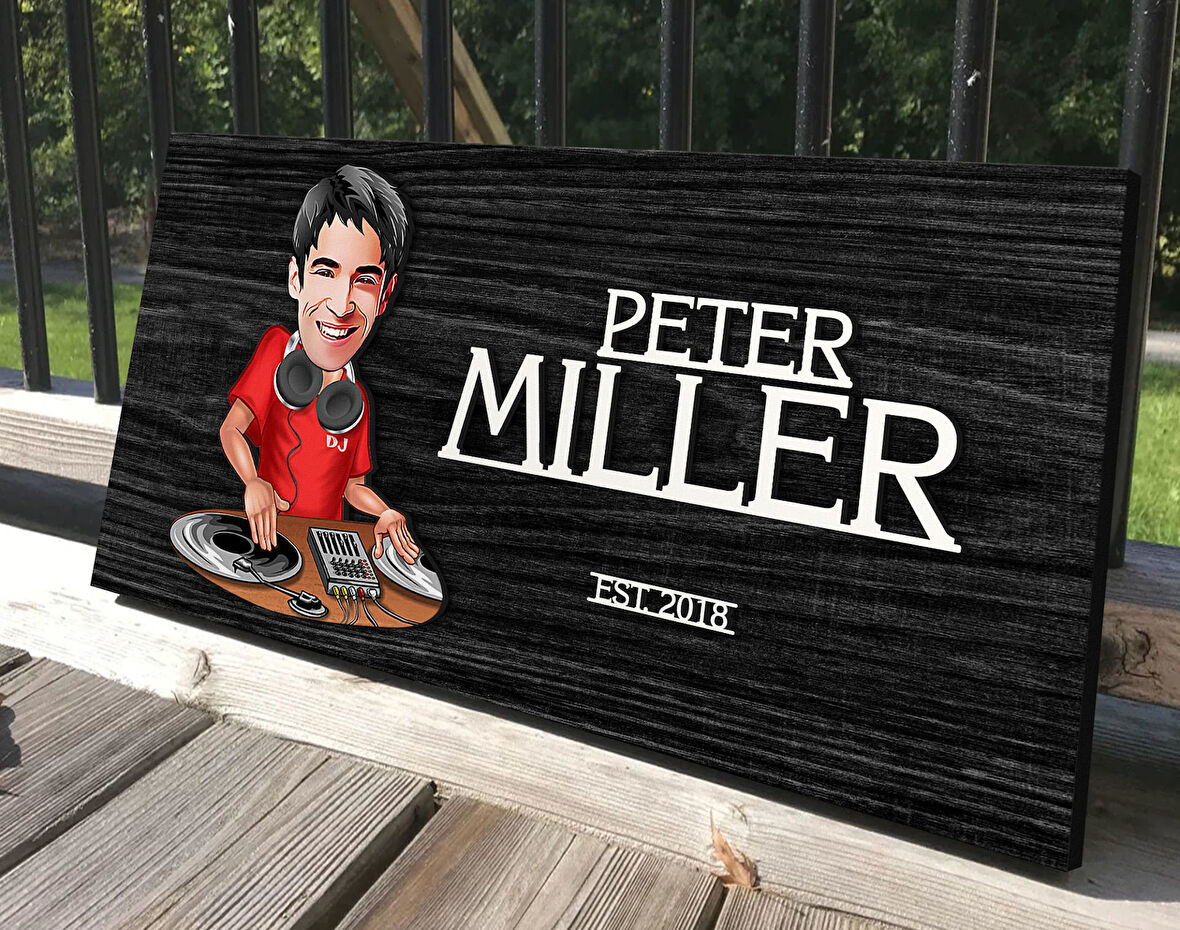 BK Gift Kişiye Özel Erkek Dj Karikatürlü Kabartma Tasarım Antik Siyah (Ebony) Ahşap Tabela-1, Dekoratif Tabela, Rustik Ev Dekorasyonu, Duvar Dekoru