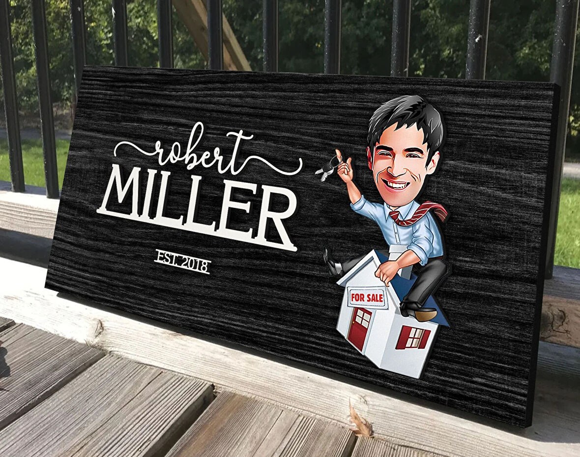 BK Gift Kişiye Özel Erkek Emlakçı Karikatürlü Kabartma Tasarım Antik Siyah (Ebony) Ahşap Tabela-1, Dekoratif Tabela, Rustik Ev Dekorasyonu, Duvar Dekoru