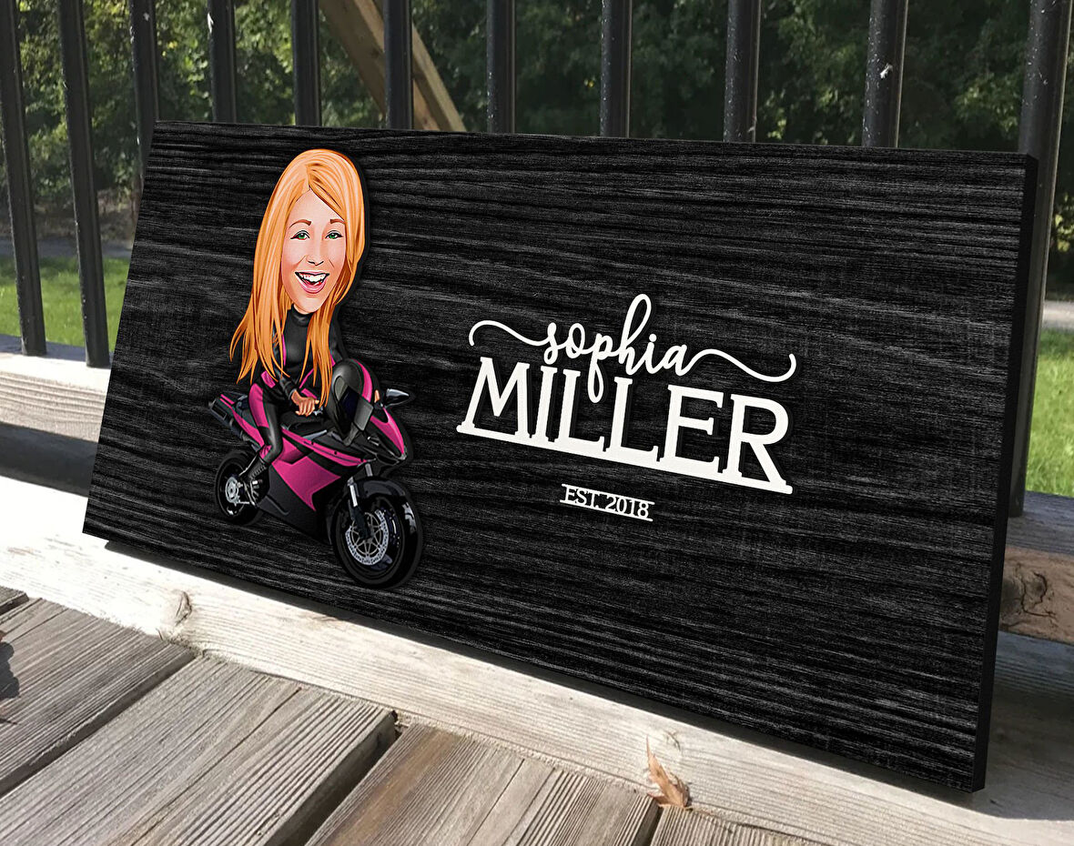 BK Gift Kişiye Özel Kadın Motorcu Karikatürlü Kabartma Tasarım Antik Siyah (Ebony) Ahşap Tabela-1, Dekoratif Tabela, Rustik Ev Dekorasyonu, Duvar Dekoru