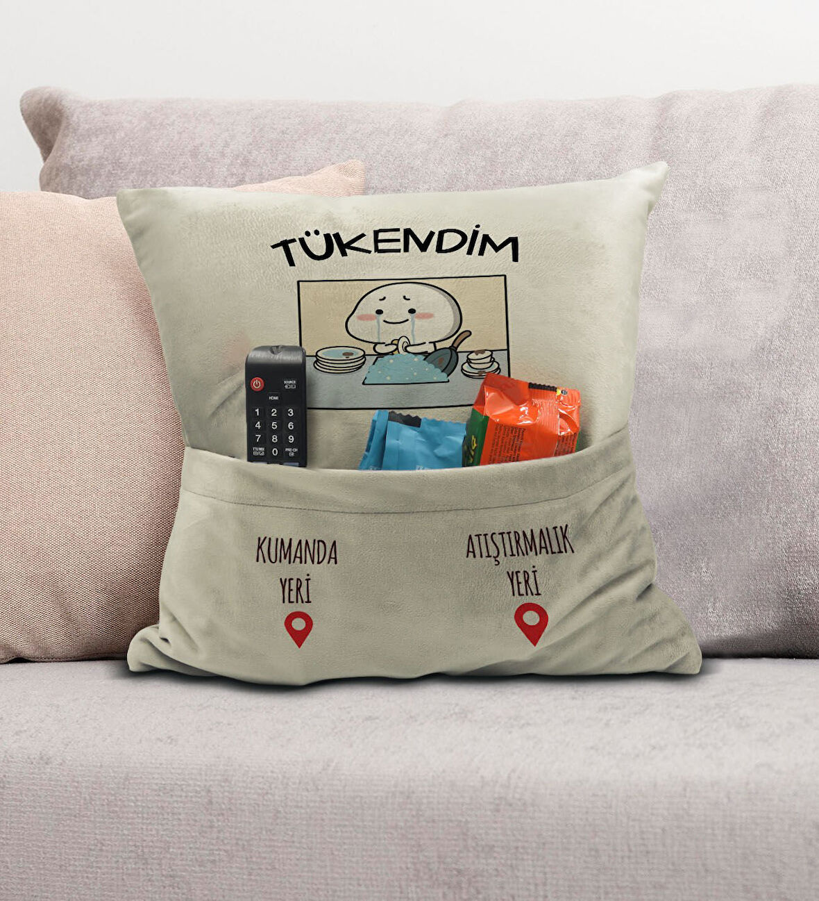 BK Gift Eğlenceli Tasarımlı Organizer Kumanda ve Atıştırmalık Cepli Krem Kırlent Yastık- 3, Ev Dekor