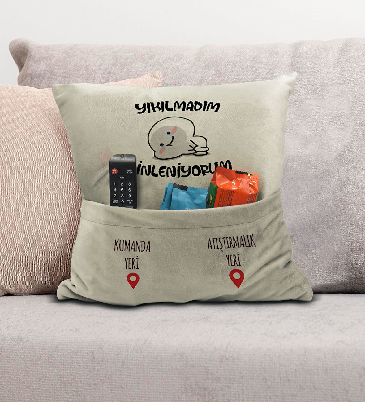 BK Gift Eğlenceli Tasarımlı Organizer Kumanda ve Atıştırmalık Cepli Krem Kırlent Yastık- 5, Ev Dekor