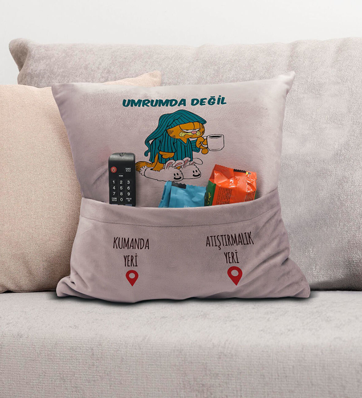 BK Gift Eğlenceli Tasarımlı Organizer Kumanda ve Atıştırmalık Cepli Pembe Kırlent Yastık- 6, Ev Deko