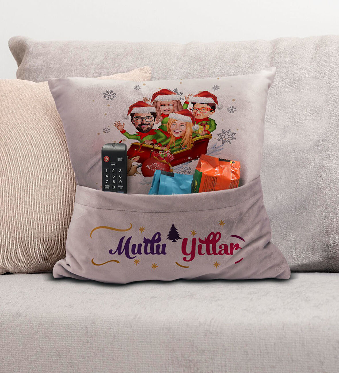 BK Gift Kişiye Özel Yılbaşı Karikatür Tasarımlı Organizer Kumanda ve Atıştırmalık Cepli Pembe Kırlen