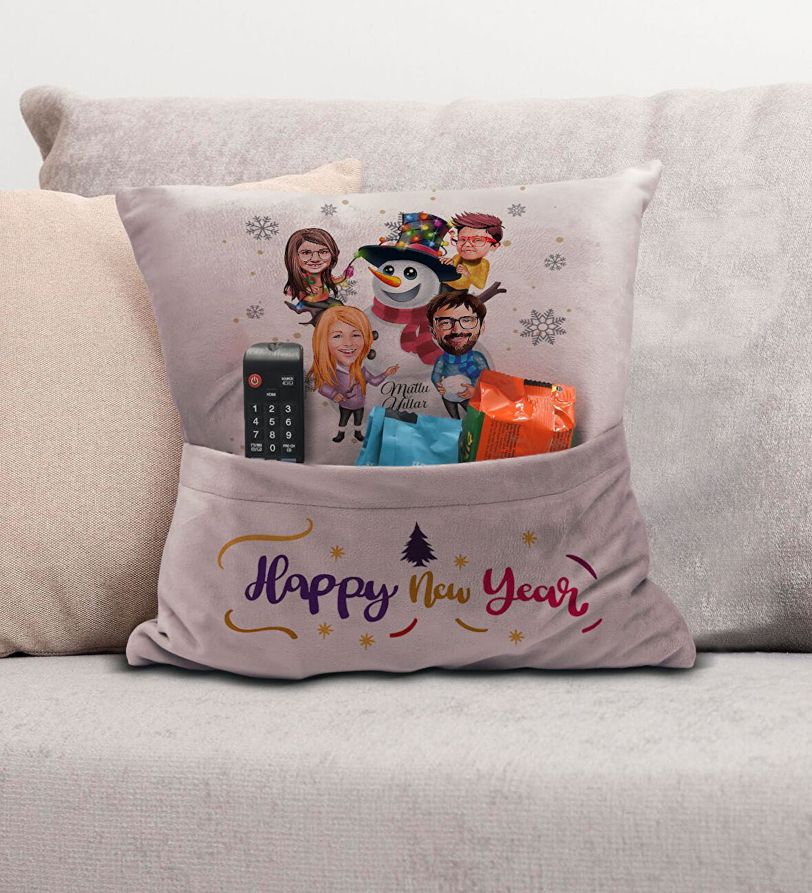 BK Gift Kişiye Özel Yılbaşı Karikatür Tasarımlı Organizer Kumanda ve Atıştırmalık Cepli Pembe Kırlen