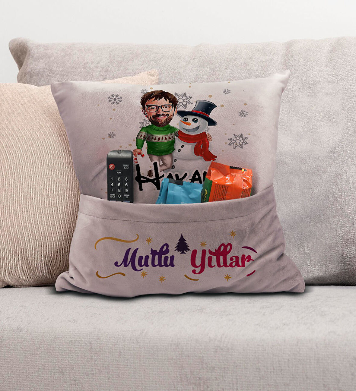 BK Gift Kişiye Özel Yılbaşı Karikatür Tasarımlı Organizer Kumanda ve Atıştırmalık Cepli Pembe Kırlen