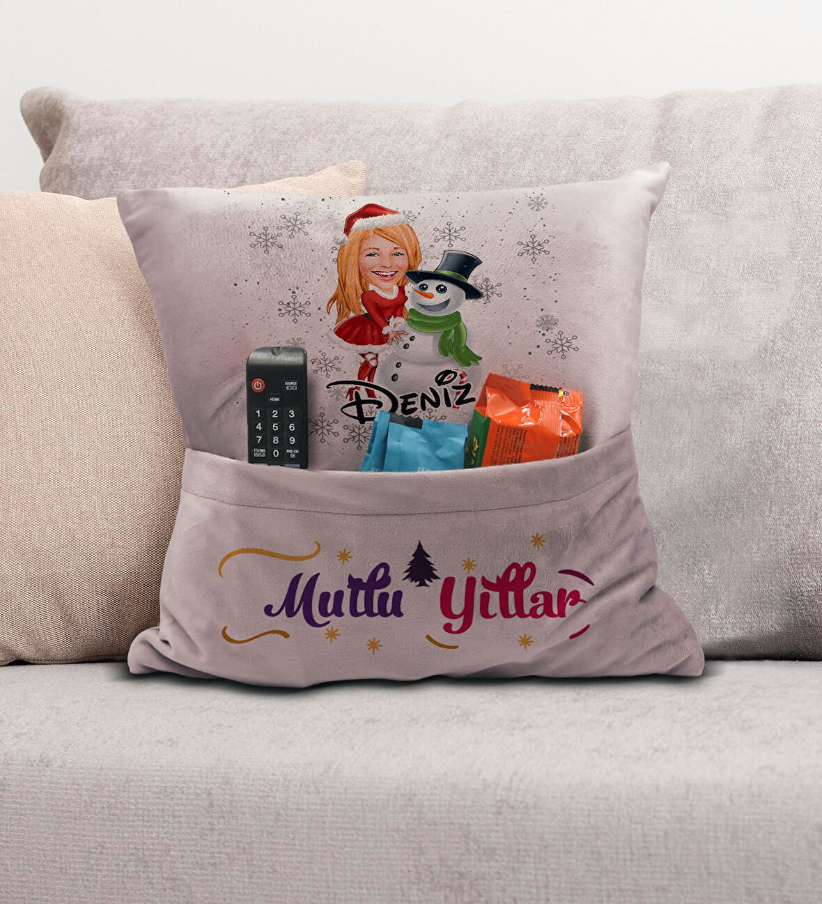 BK Gift Kişiye Özel Yılbaşı Karikatür Tasarımlı Organizer Kumanda ve Atıştırmalık Cepli Pembe Kırlen